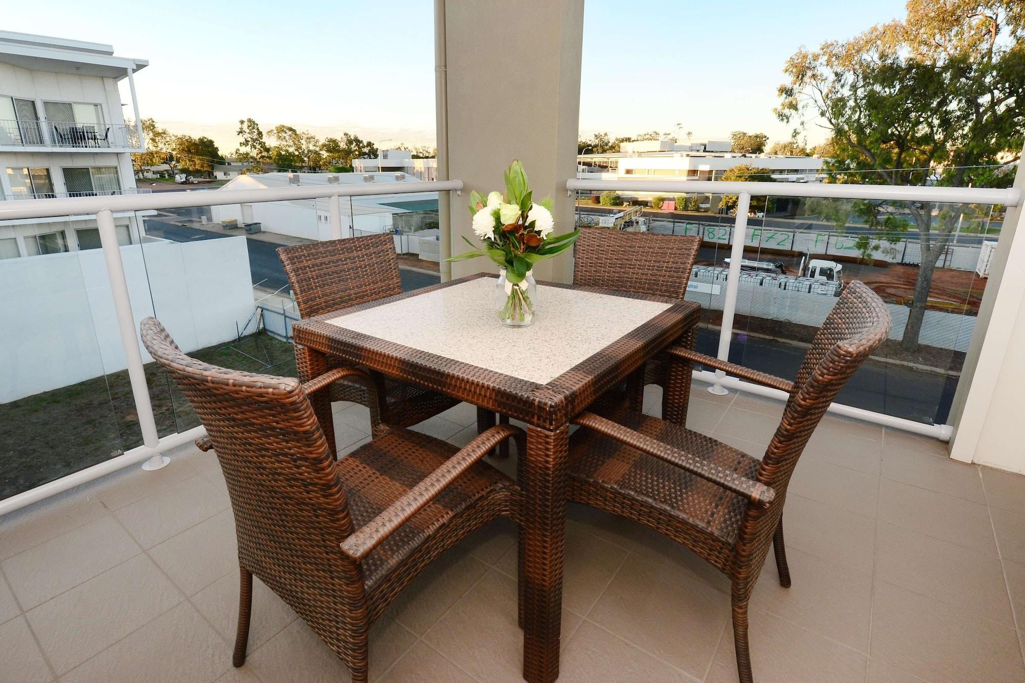 Oaks Moranbah Suites Екстер'єр фото